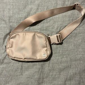Lululemon Everywhere Belt Bag. Misty Pink. EUC.